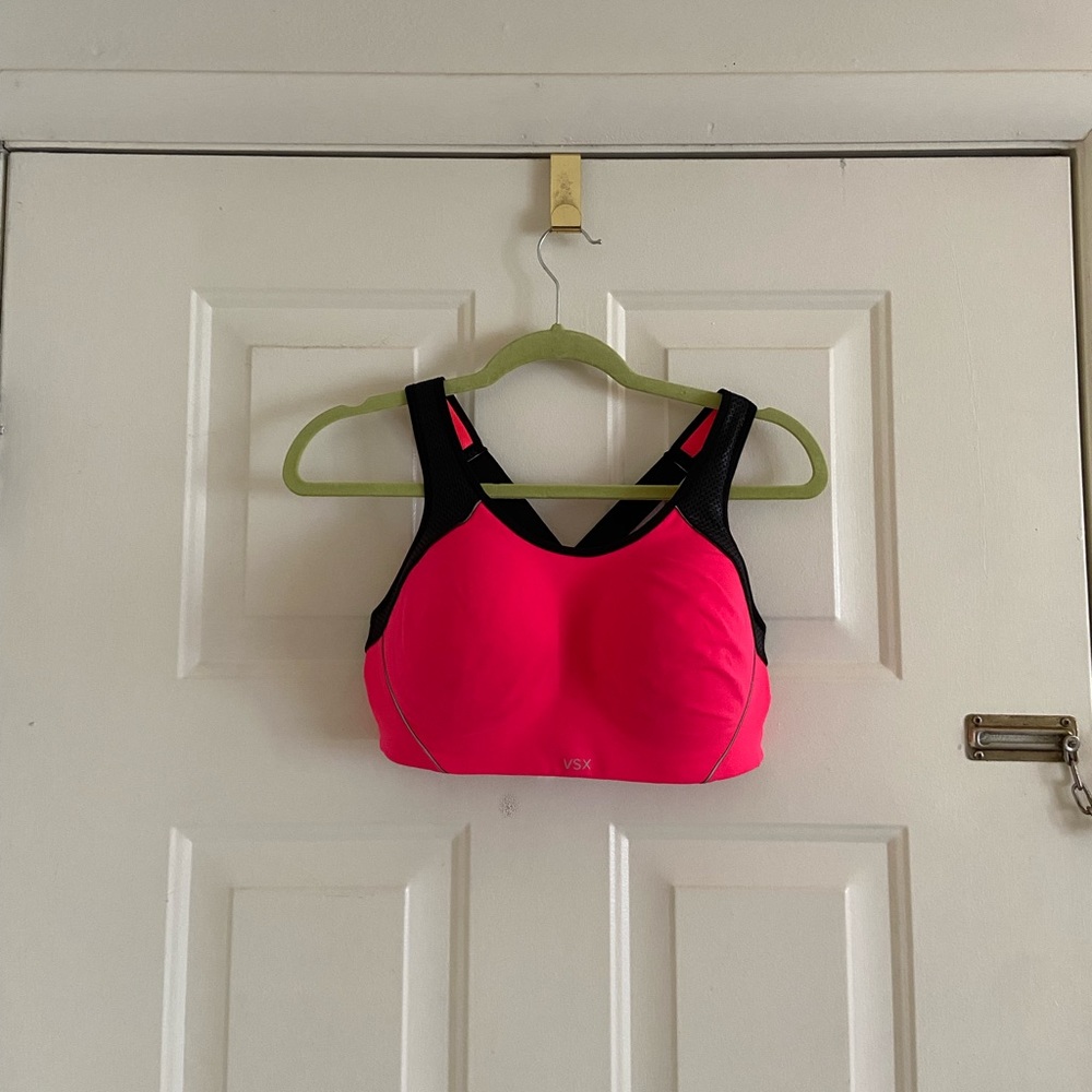 Victoria Secret Sports Bra. NWT
